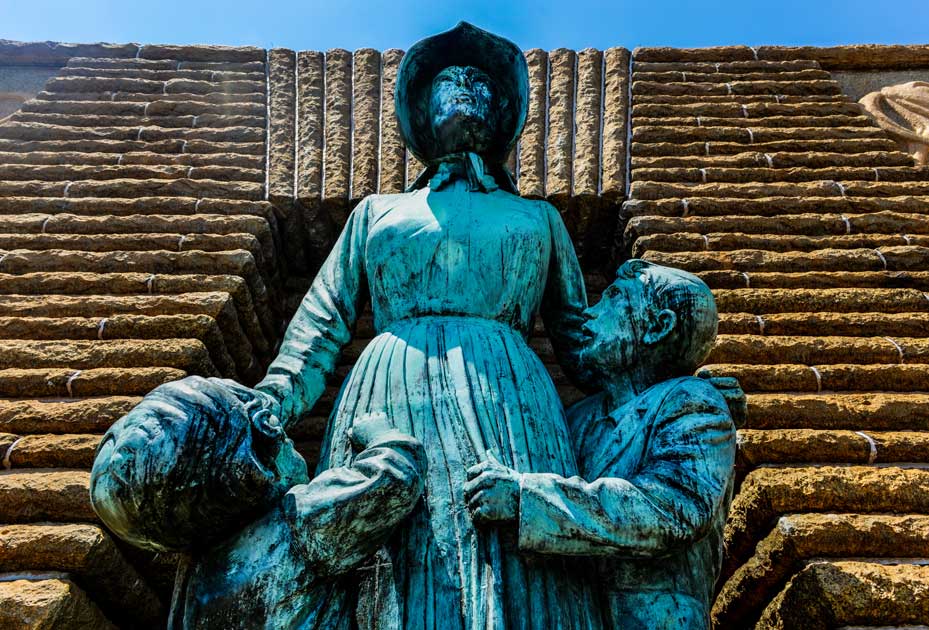 Voortrekker woman and children stature